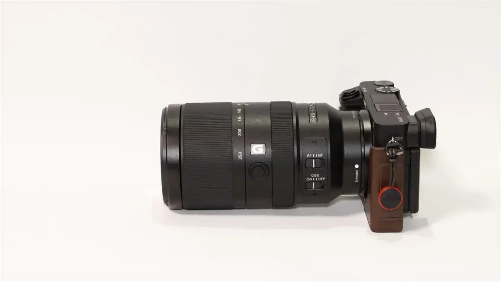 α6400に装着したソニー E 70-350mm F4.5-6.3 G OSSの外観　ズーム70ｍｍ位置