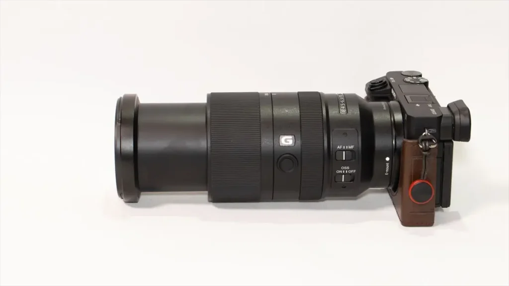 α6400に装着したソニー E 70-350mm F4.5-6.3 G OSSの外観　ズーム350ｍｍ位置