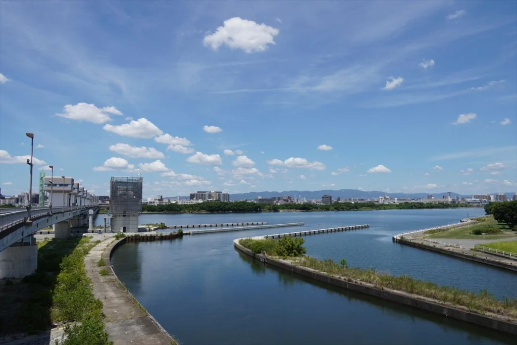 α6400にTAMRON 18-300mm F/3.5-6.3 Di III-A VC VXDを装着して撮影した作例　川