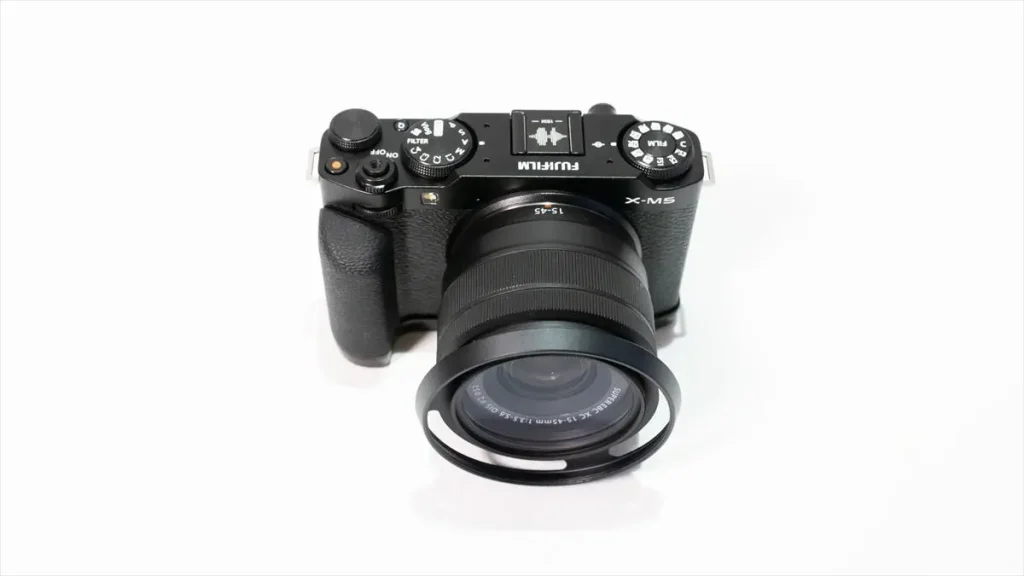 JJCメタルレンズフード52mmを装着したX-M5