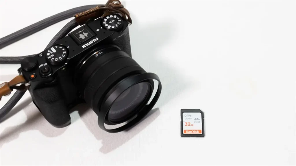 X-M5の隣にサンディスクUltra32GBがある