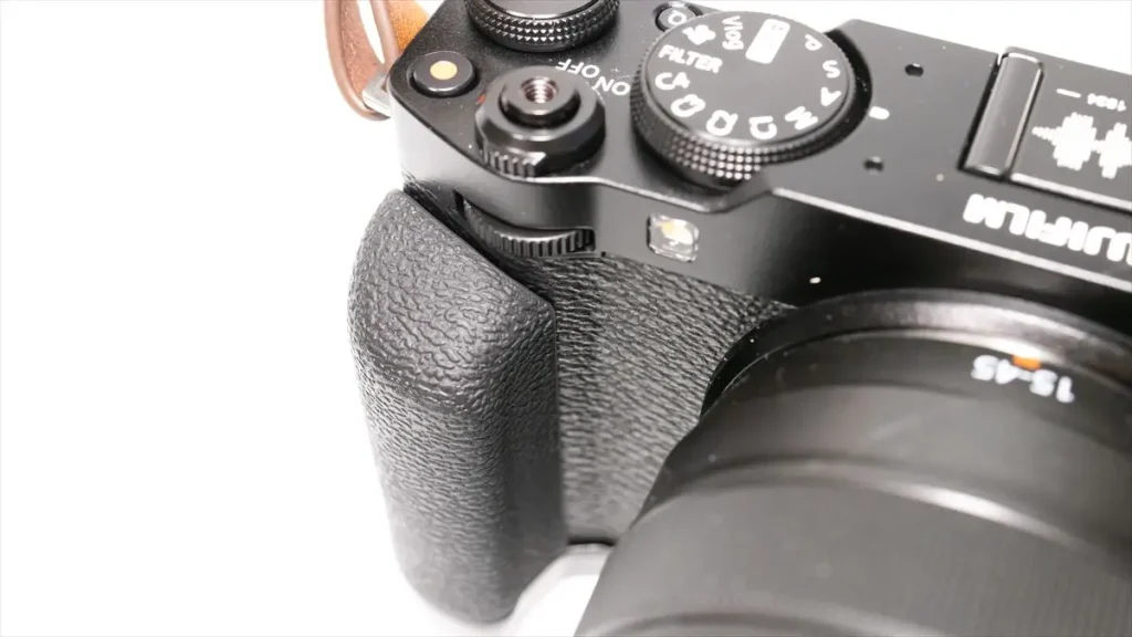 SmallRigX-M5用グリップ4876を装着したX-M5 グリップ部分と本体との間の隙間が大きい