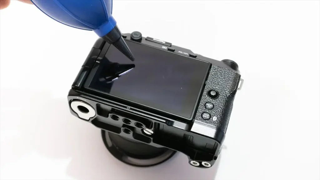 ブロワーでクリーニングされているX-M5