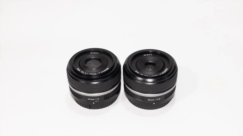 NIKKOR Z 40mm f/2 Special EditionとNIKKOR Z 28mm f/2.8 Special Editionの外観比較　よく似ている