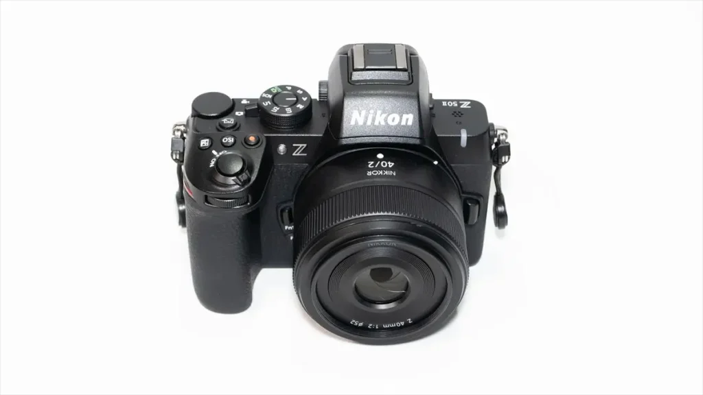 NIKKOR Z 40mm f/2が装着されたニコンZ50II　前面