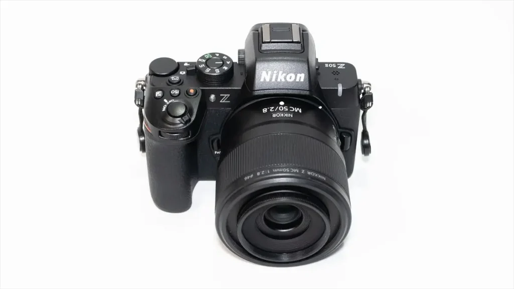 NIKKOR Z MC 50mm f/2.8が装着されたニコンZ50II　前面