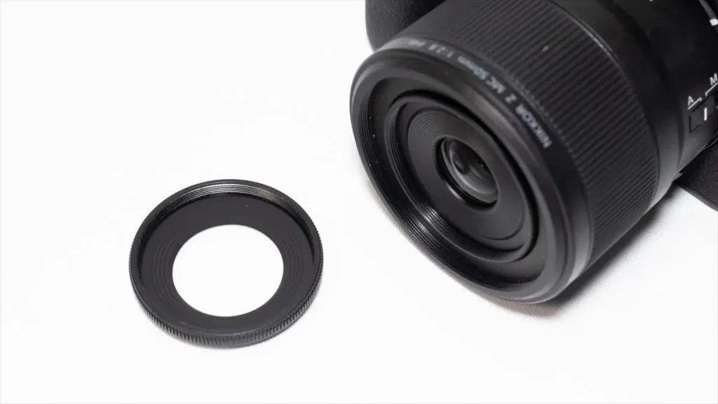 NIKKOR Z MC 50mm f/2.8が装着されたニコンZ50II　レンズフード