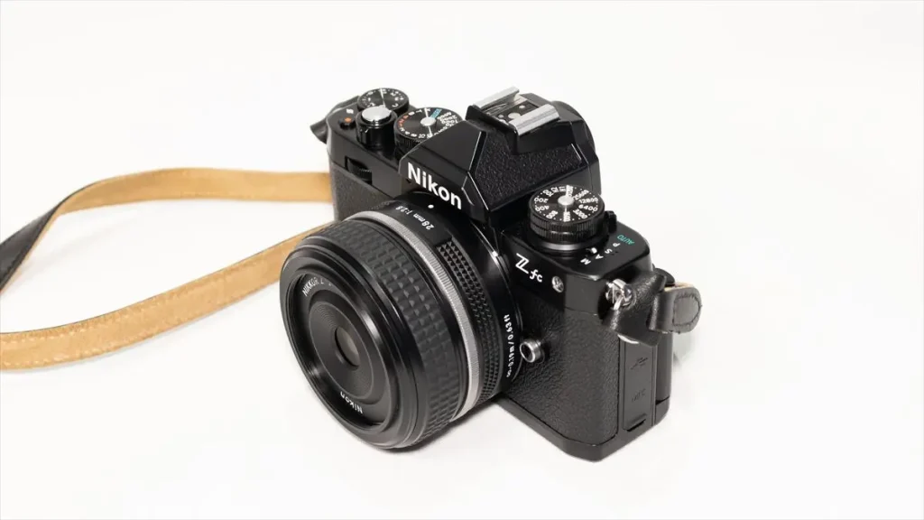 zfcにNIKKOR Z 40mm f/2 Special Editionを装着した状態