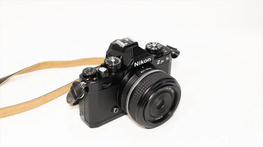 NIKKOR Z 28mm f/2.8 Special Editionを装着したZfc