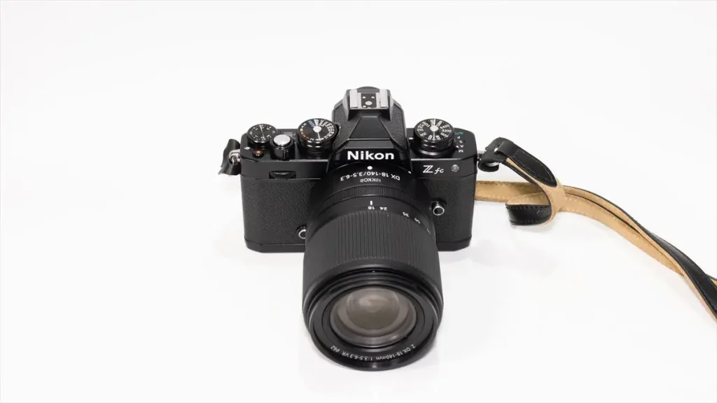 zfcにNIKKOR Z DX 18-140mm を装着した状態
