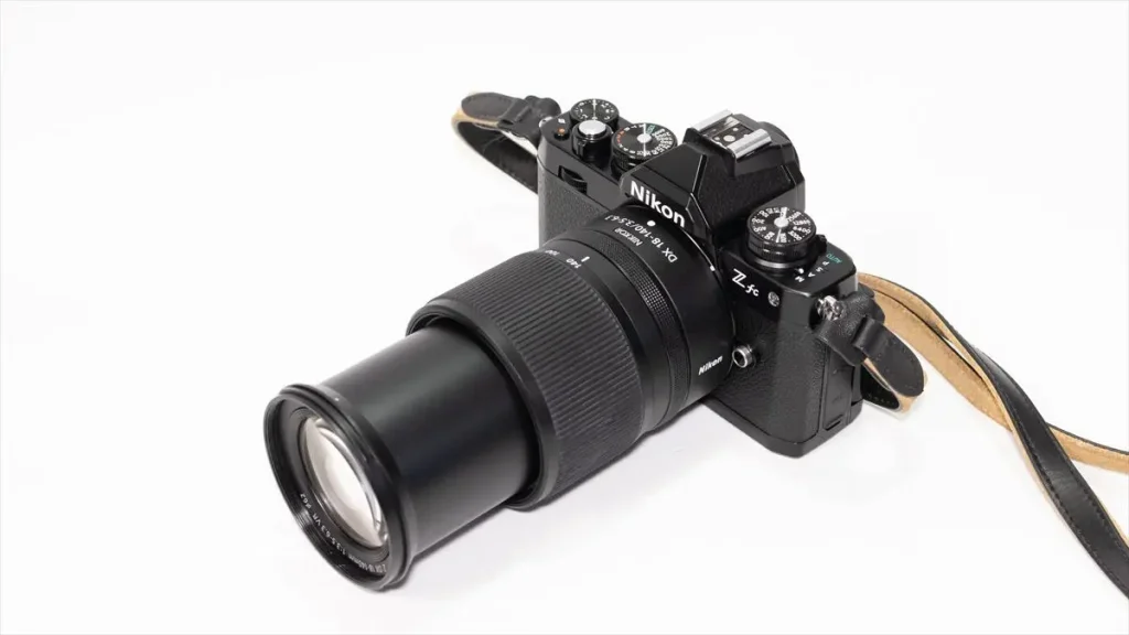 zfcにNIKKOR Z DX 18-140mm を装着した状態 140mm