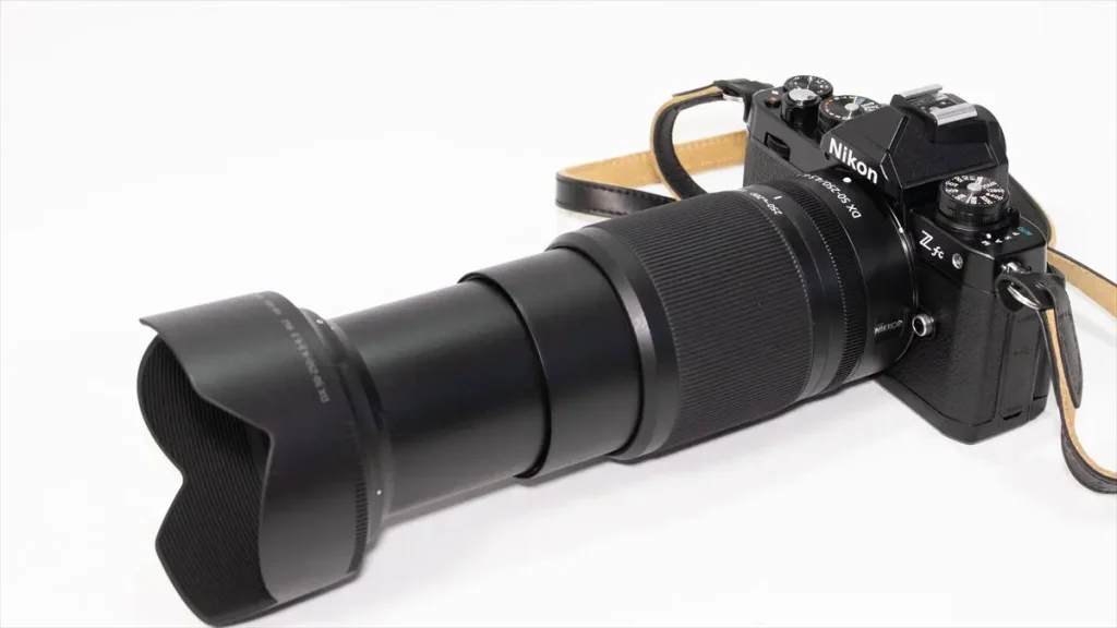 zfcにNIKKOR Z DX 50-250mm を装着　250mmで別売レンズフードを装着