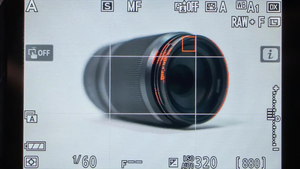 フォーカスピーキング使用例　画面の手前の方が赤く光っている