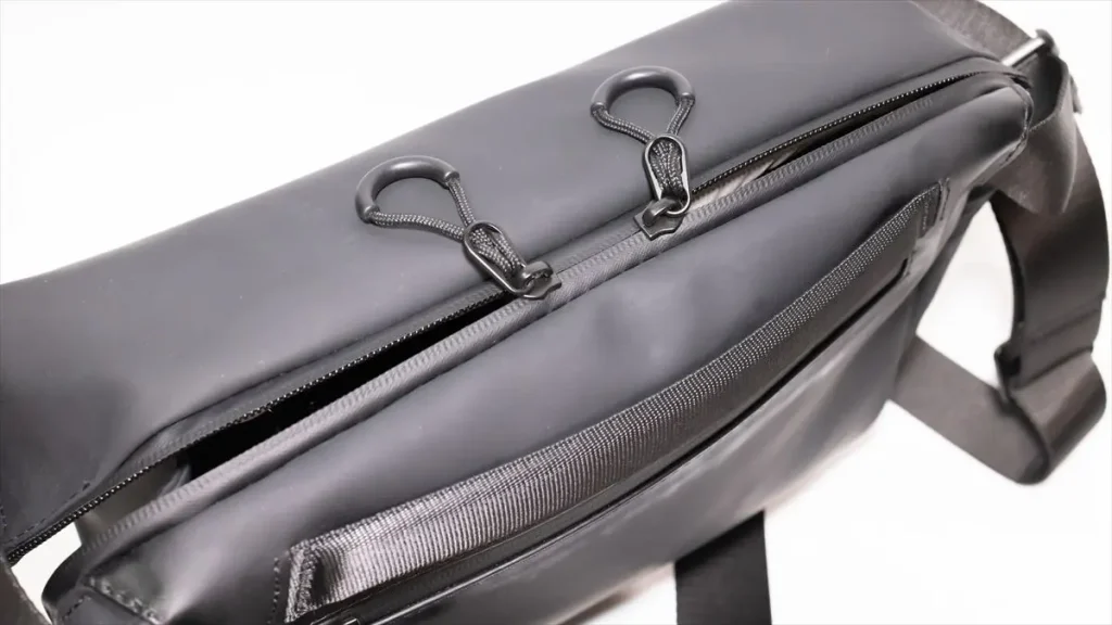 Ulanzi カメラバッグ ショルダーバッグの上部ファスナー