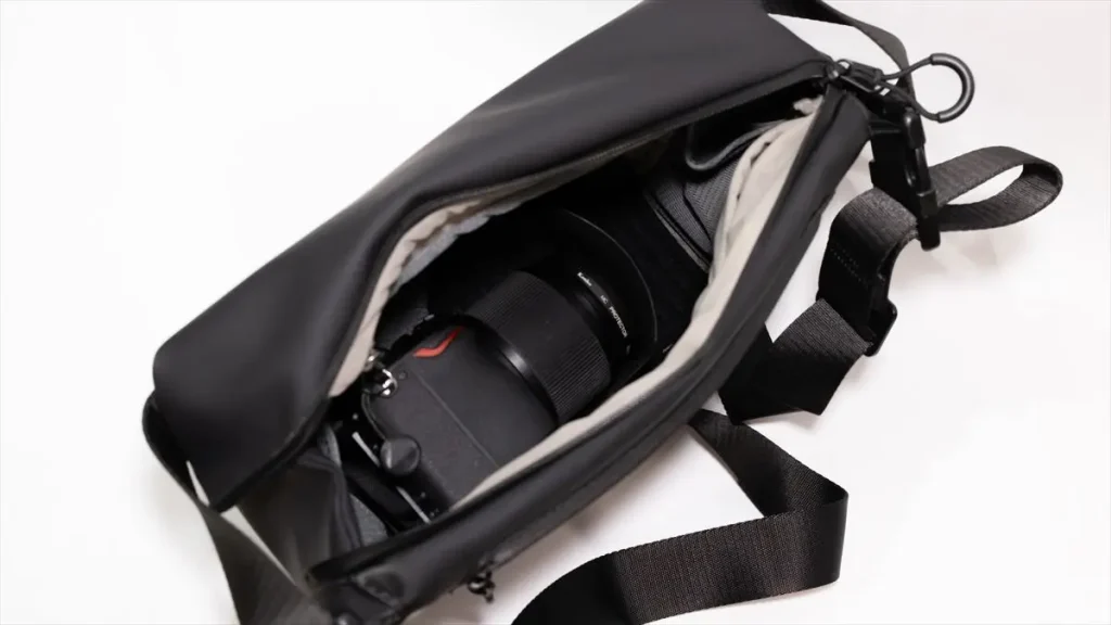 Z50IIを収納したUlanzi カメラバッグ ショルダーバッグ