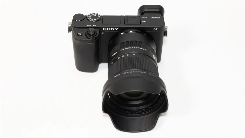 α6400にシグマ18-50mm F2.8 DC DNを装着　外観