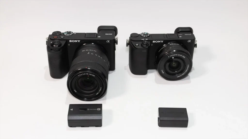 α6700とα6400と、それぞれのバッテリー