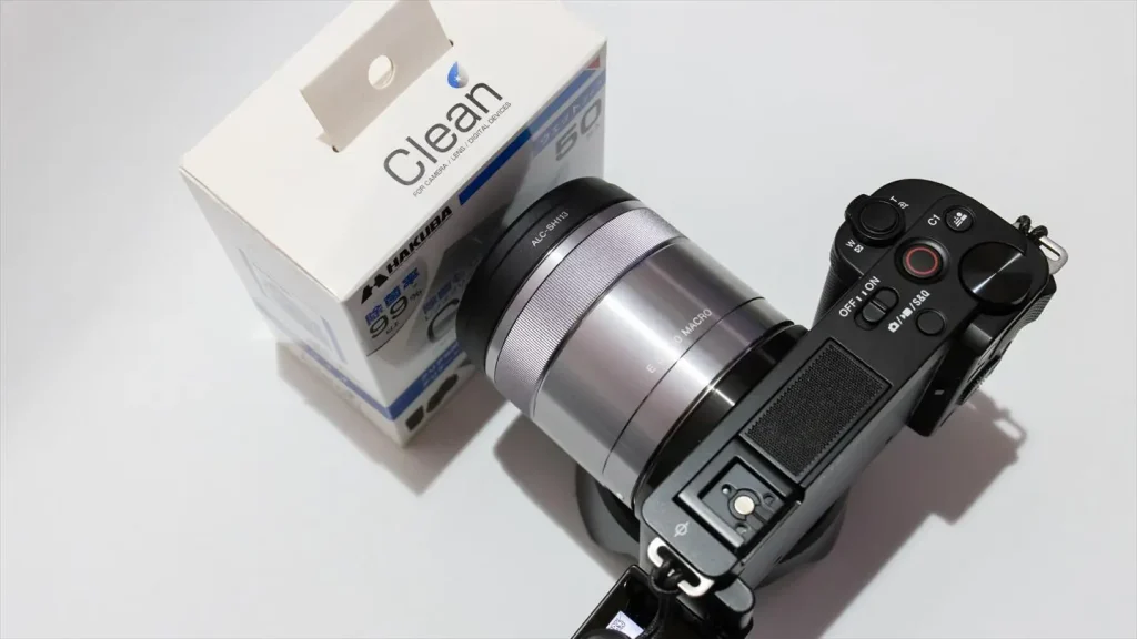 Sony E 30mm F3.5 Macroの最短撮影距離を俯瞰で見た図 レンズ先1センチに被写体がある