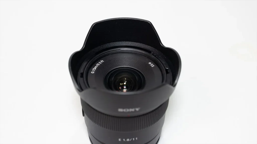 Sony E 11mm F1.8と付属レンズフード