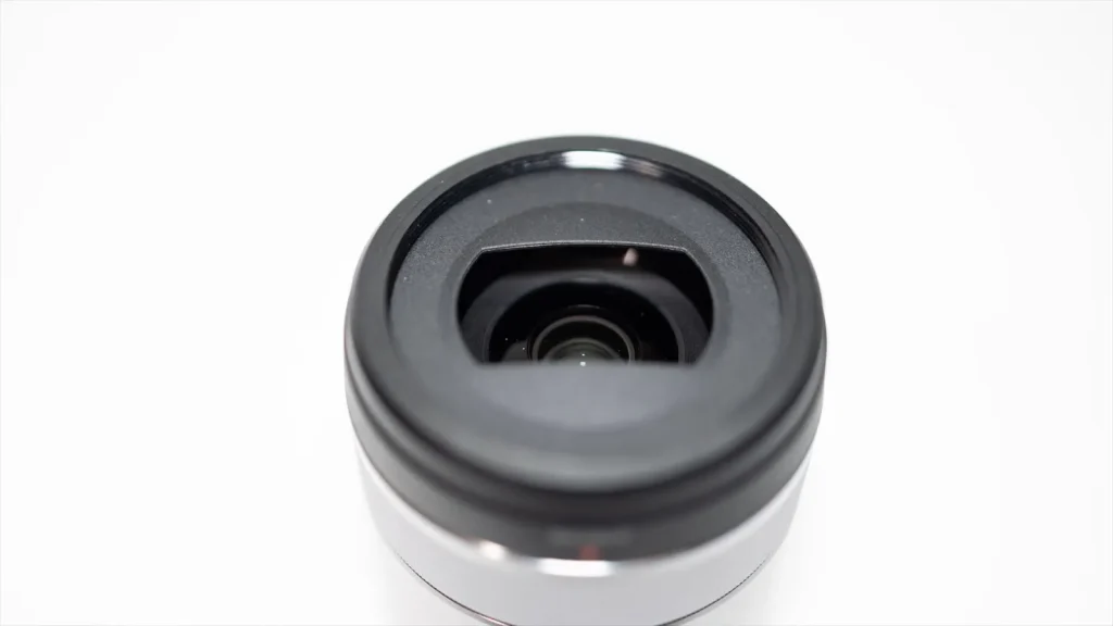 Sony E 30mm F3.5 Macroのレンズフード拡大