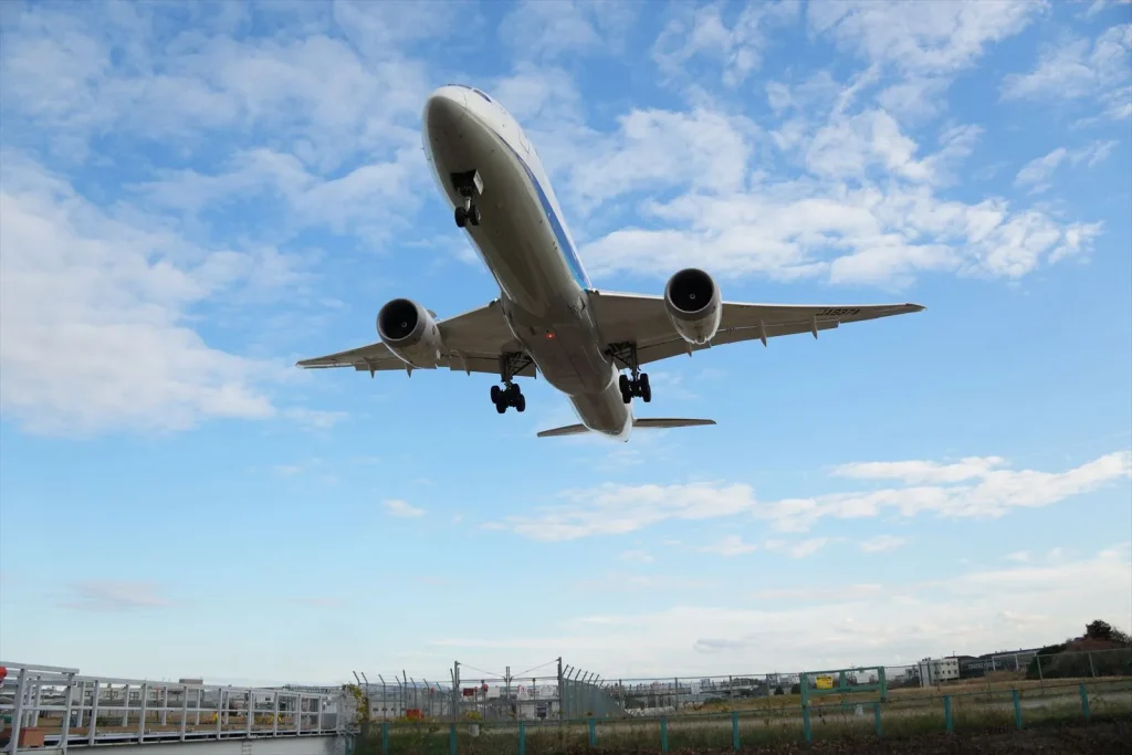 α6700とTAMRON 18-300mmで撮った飛行機の画像　18mm