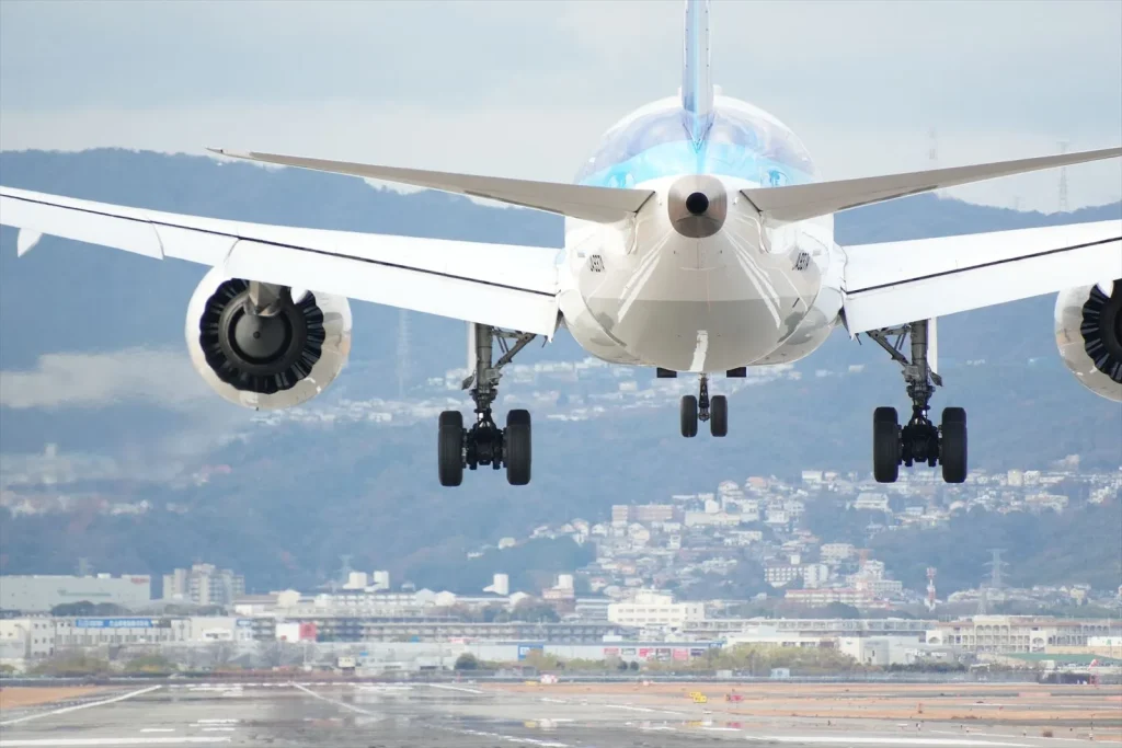 α6700とTAMRON 18-300mmで撮った飛行機の画像　300mm