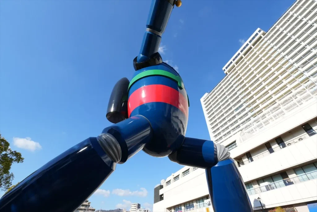 超広角作例　ロボットを見上げる