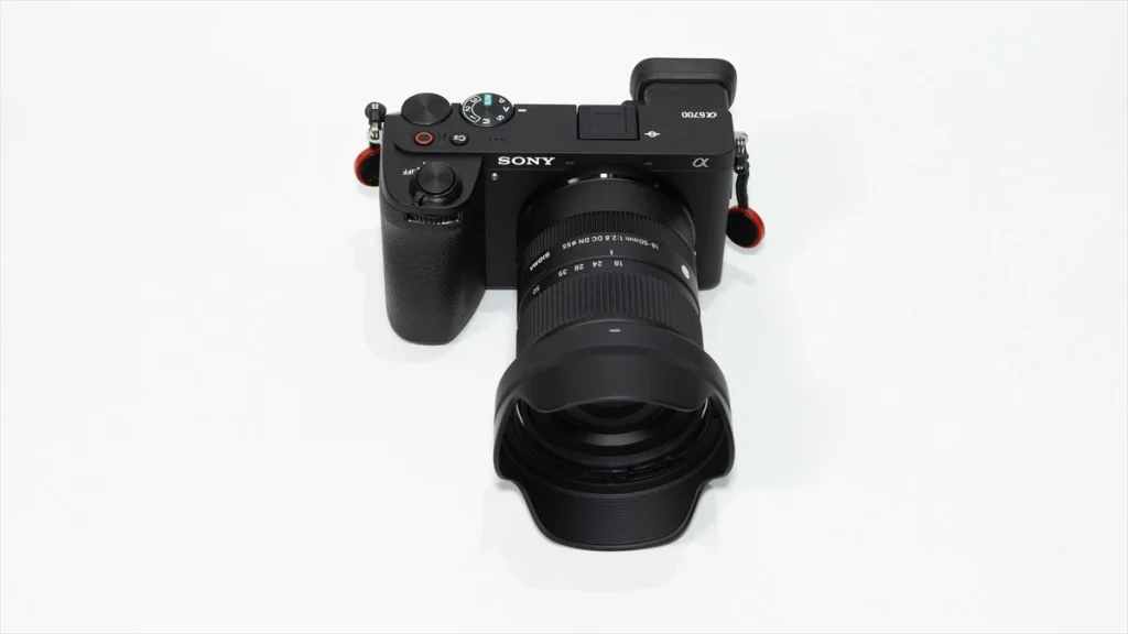 α6700に装着されたシグマ18-50mm