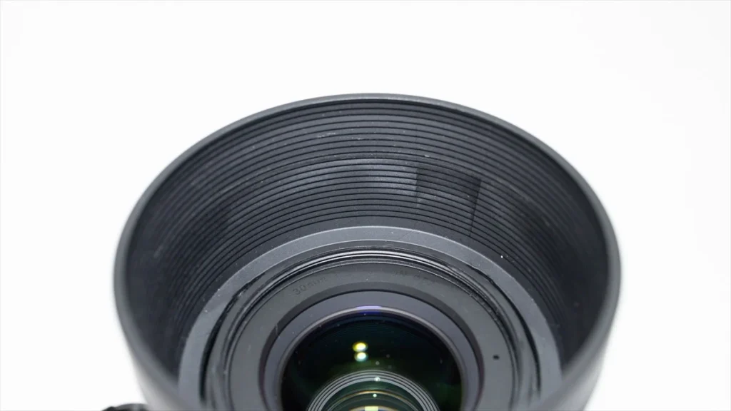 α6700に装着されたシグマ30mmF1.4の画像