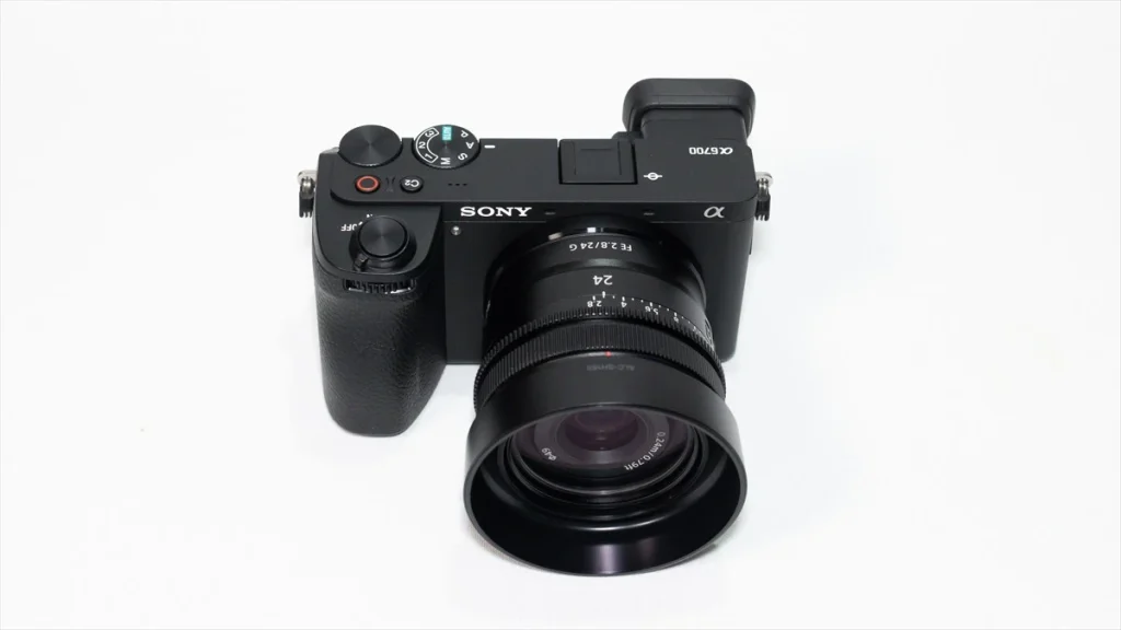 α6700に装着されたソニーFE24mmF2.8G