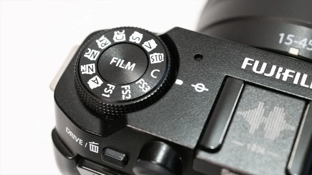 フィルムシミュレーションダイヤルを「C」に合わせておくと、全20種類をクイックメニューから選択できるようになる