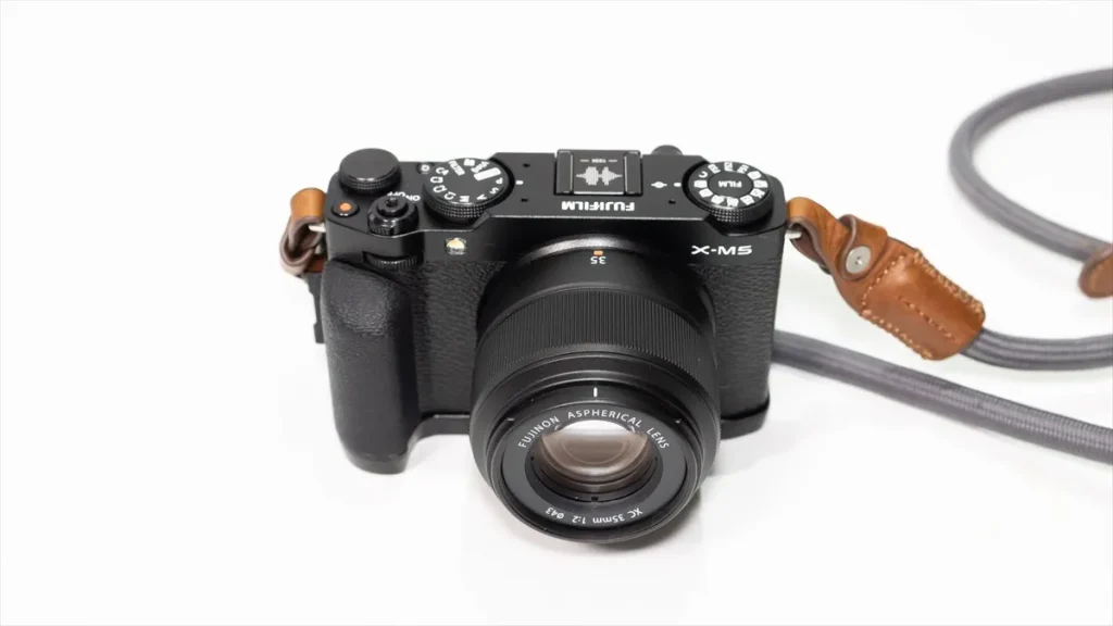 X-M5にXC35mmF2を装着した正面