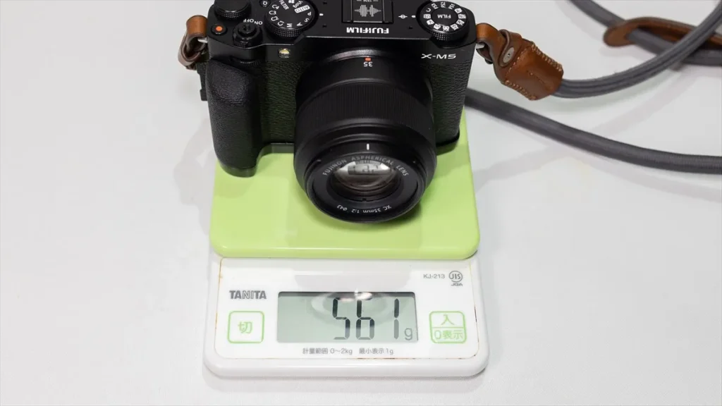 XC35mmF2を装着したX-M5の重量
