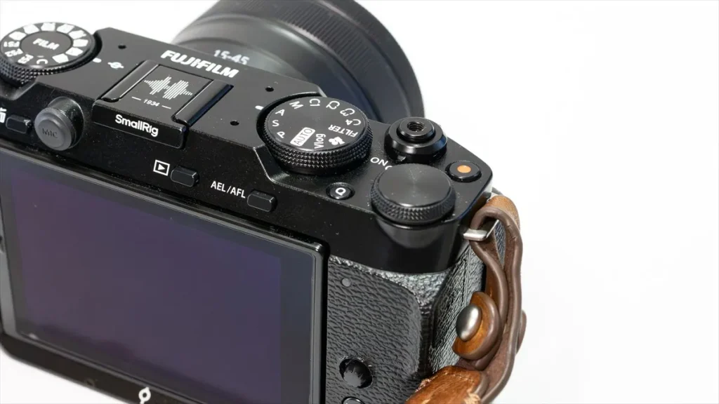 FUJIFILM X-M5上面のQボタンと前後のダイヤル