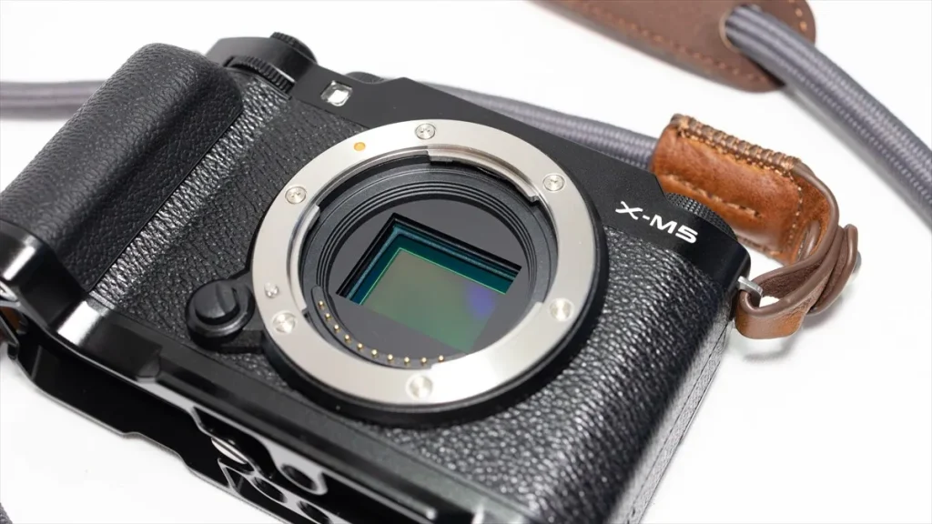 ボディ内手ぶれ補正を搭載していないFUJIFILM X-M5のイメージセンサー