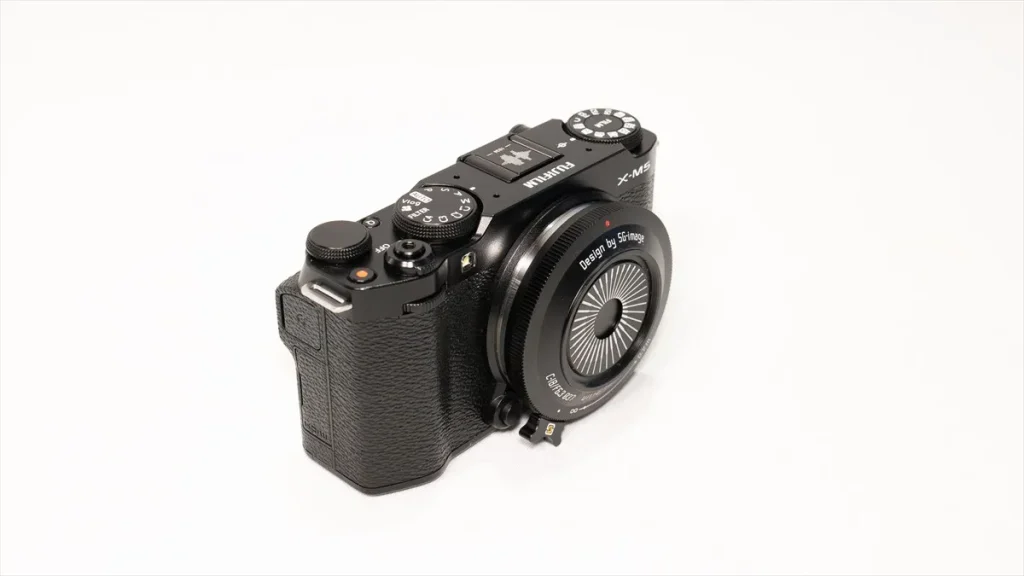 SG-image 18mm F6.3を装着したFUJIFILM X-M5