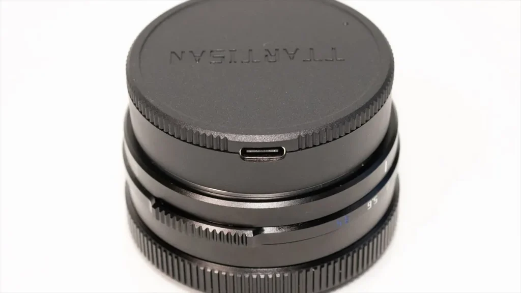 TTArtisan AF 14mm F3.5のアップデート用USBポート