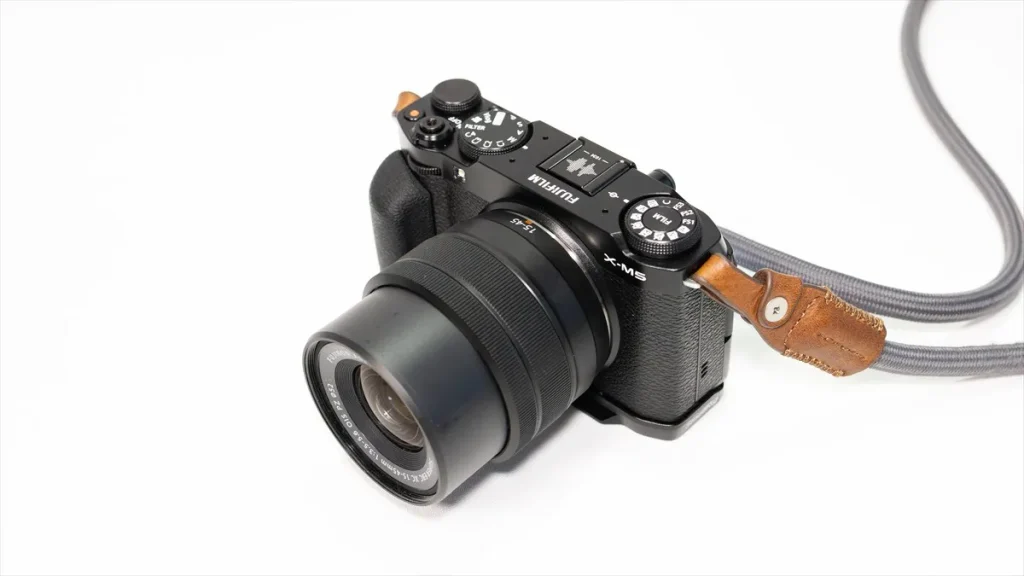 FUJIFILM X-M5にXC15-45mmF3.5-5.6 OIS PZを装着した状態