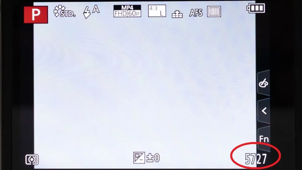 64GBのSDカードで残り5727枚と表示されたLUMIX TZ99