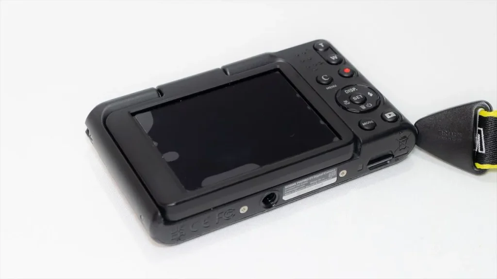 液晶保護フィルムを貼り付けた直後のKodak PIXPRO C1