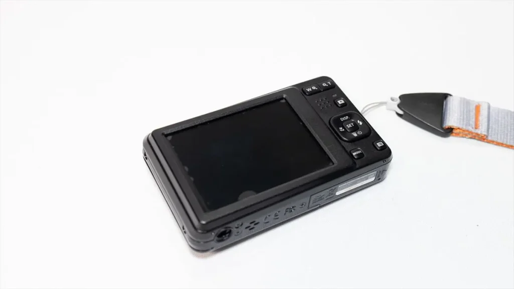 液晶保護フィルムを貼り付けたKodak FZ55