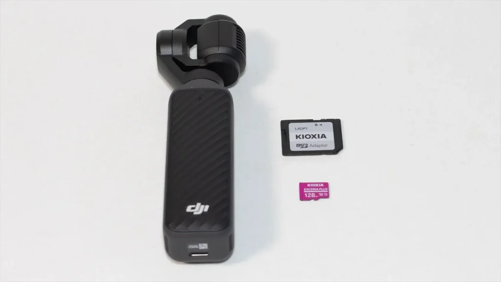 Osmo Pocket 4とKIOXIA EXCERIA PLUS 128GBのmicroSDカード