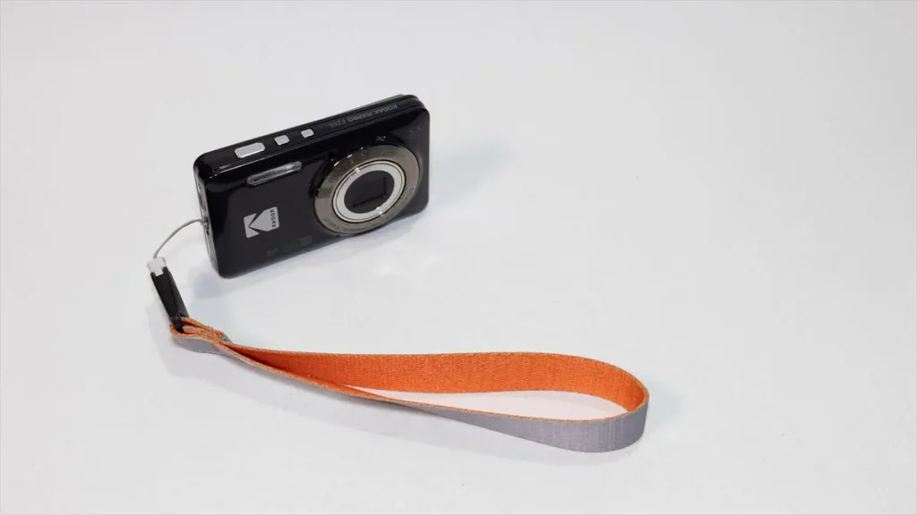 Ringkeハンドストラップを付けたKodak FZ55