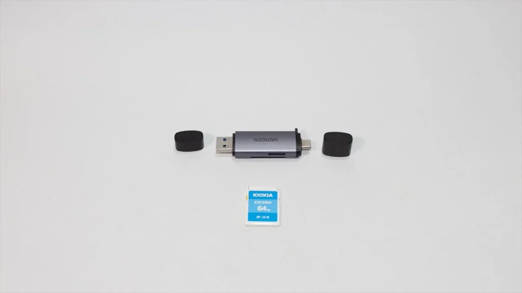 USB Type-AとType-Cに対応するUGREENカードリーダー