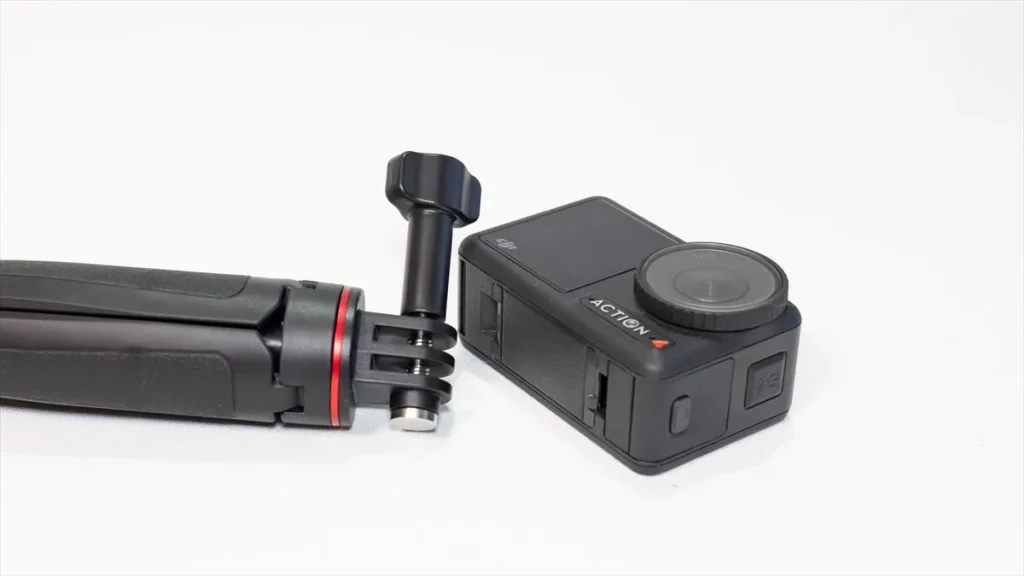 GoProマウントの三つ爪部分とOsmo Action 4