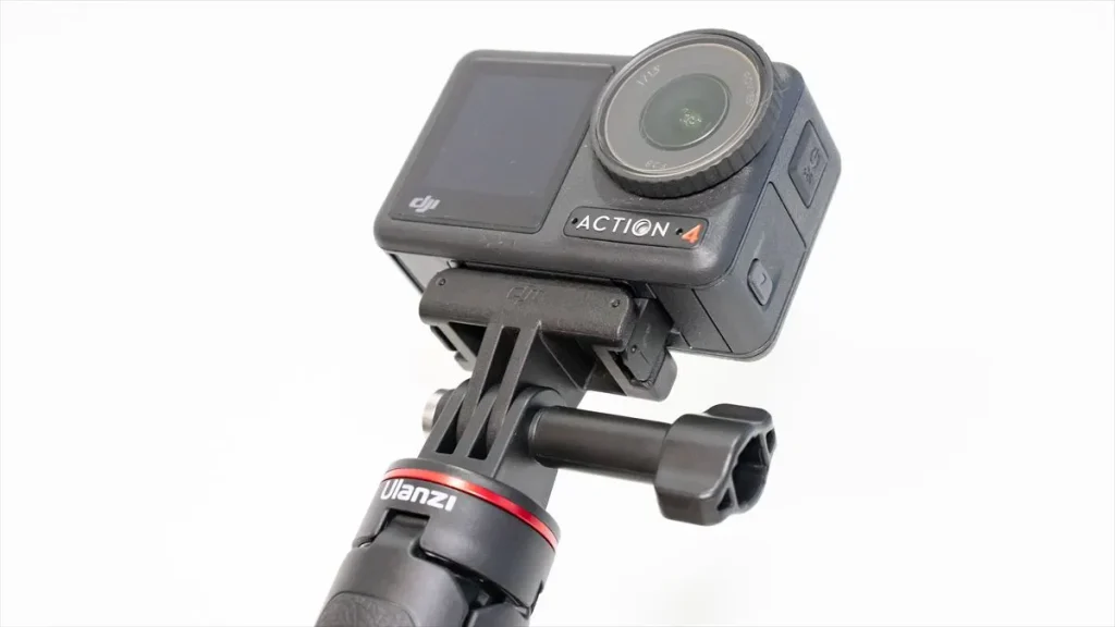 クイックリリースアダプターを使ってGoProマウントに取り付けたOsmo Action 4