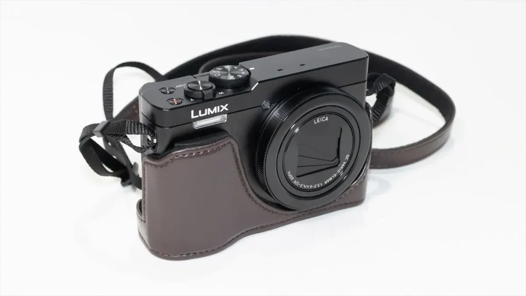 上部カバーを外したDMW-CT95-TとLUMIX TZ99の正面