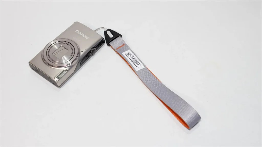 キヤノン IXYに取り付けたRingke HAND STRAP