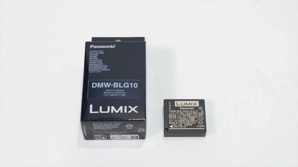 Panasonic純正バッテリーDMW-BLG10とパッケージ