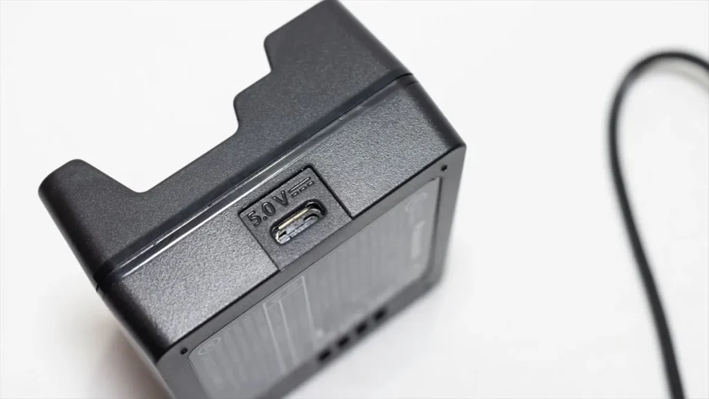 Panasonic純正充電器DMW-BTC12のmicroUSB端子